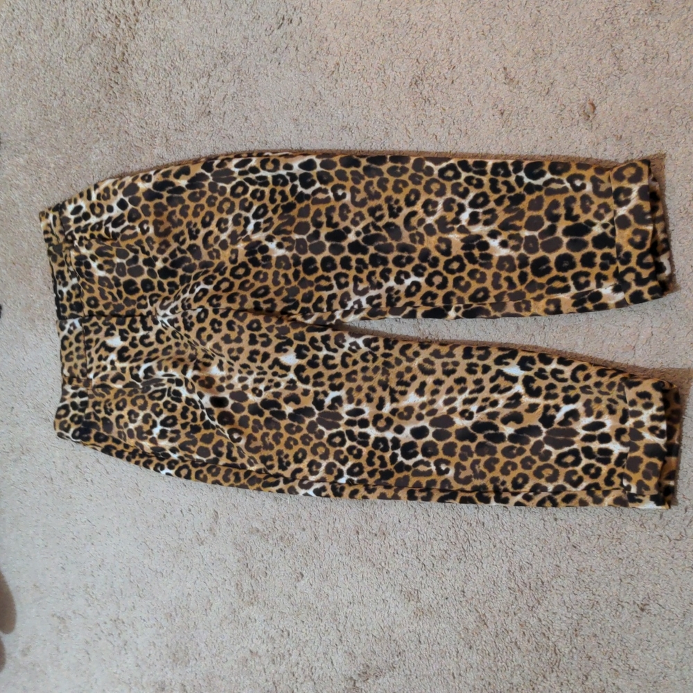 Cute slinky leopard pants